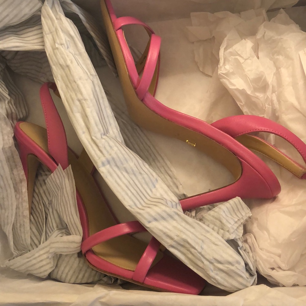 NWT, Veronica Beard, and Alita sandal